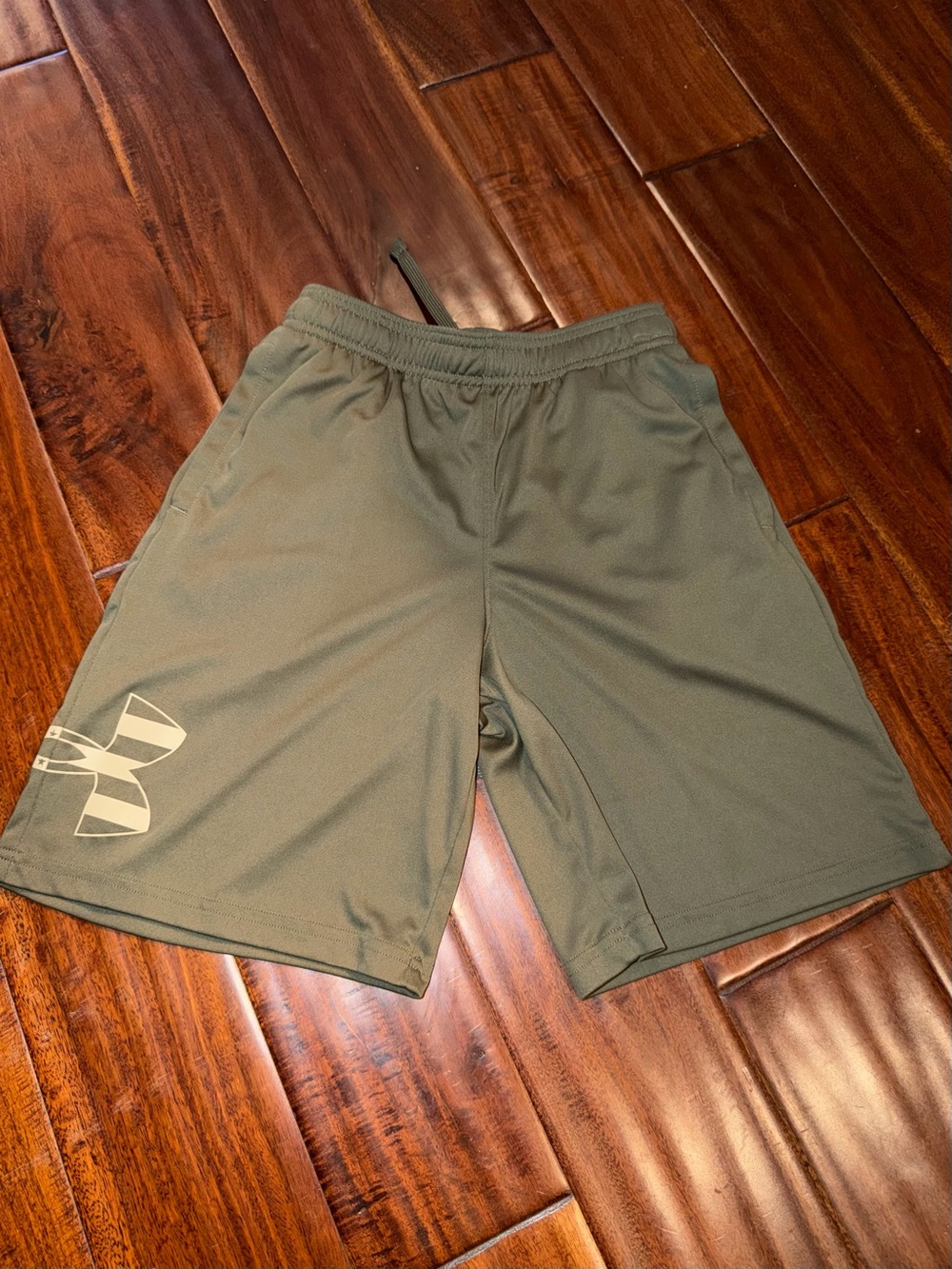 UA athletic shorts - youth M